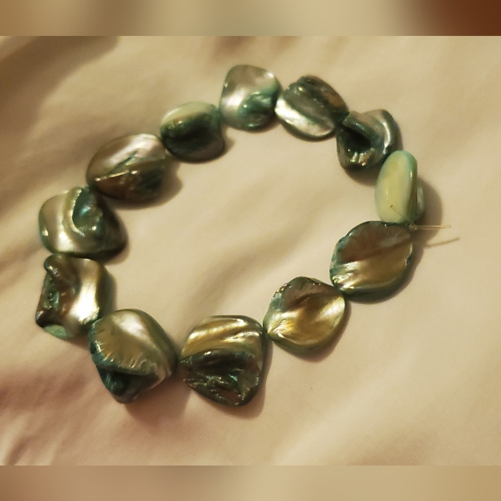 Shell Handmade Stretch Bracelet - Picture 6 of 10